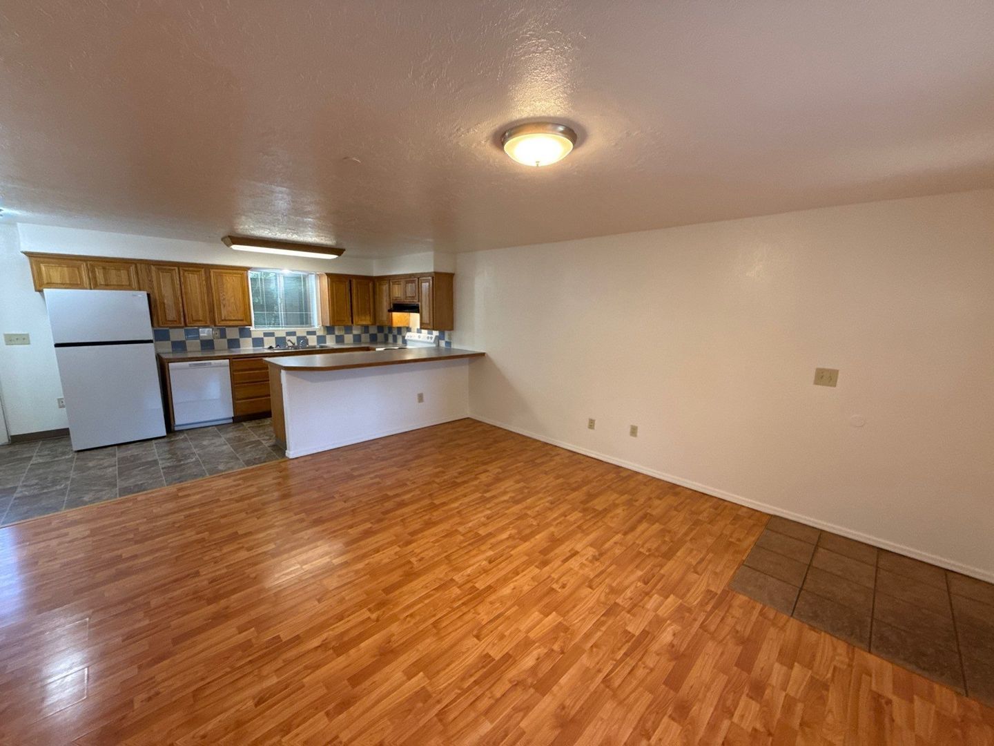 S Salem TownHouse 3 Bed, 1.5 Bath Apartment, W/D Hook-Ups, AVAILABLE NOW! property image