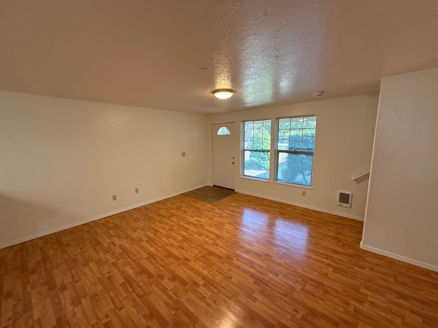 S Salem TownHouse 3 Bed, 1.5 Bath Apartment, W/D Hook-Ups, AVAILABLE NOW! property image