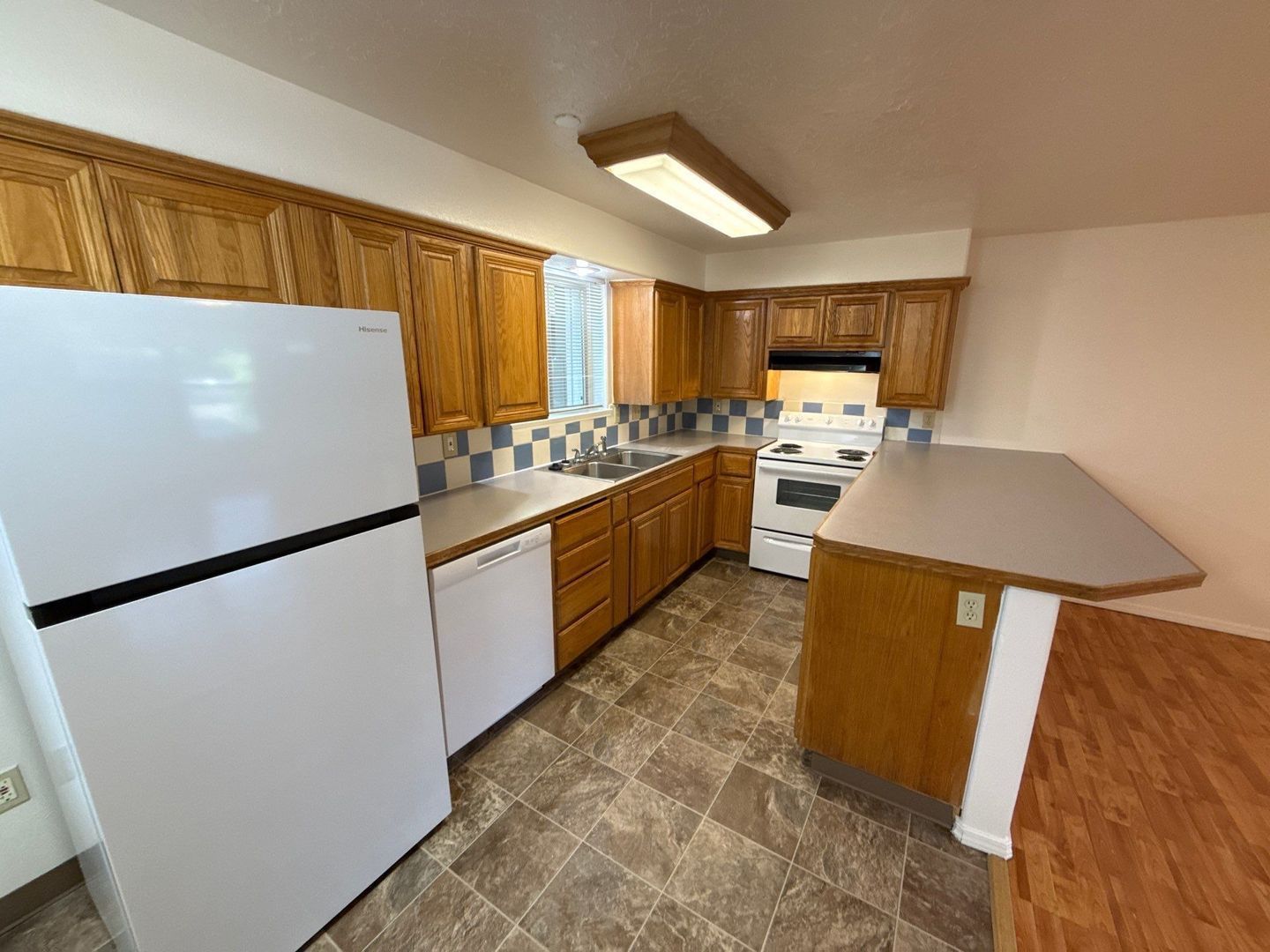 S Salem TownHouse 3 Bed, 1.5 Bath Apartment, W/D Hook-Ups, AVAILABLE NOW! property image