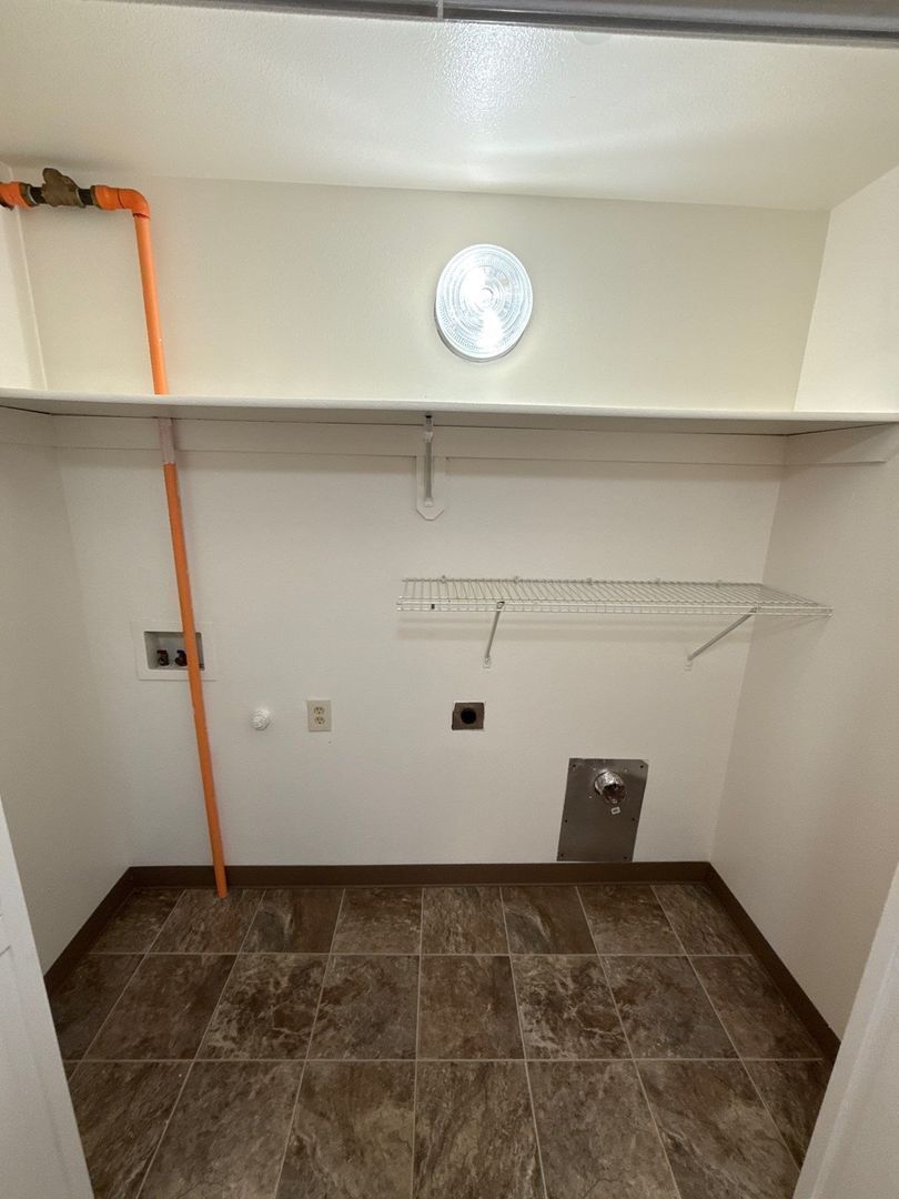 S Salem TownHouse 3 Bed, 1.5 Bath Apartment, W/D Hook-Ups, AVAILABLE NOW! property image