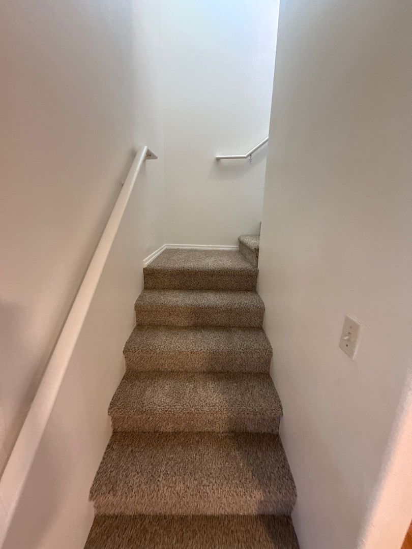 S Salem TownHouse 3 Bed, 1.5 Bath Apartment, W/D Hook-Ups, AVAILABLE NOW! property image