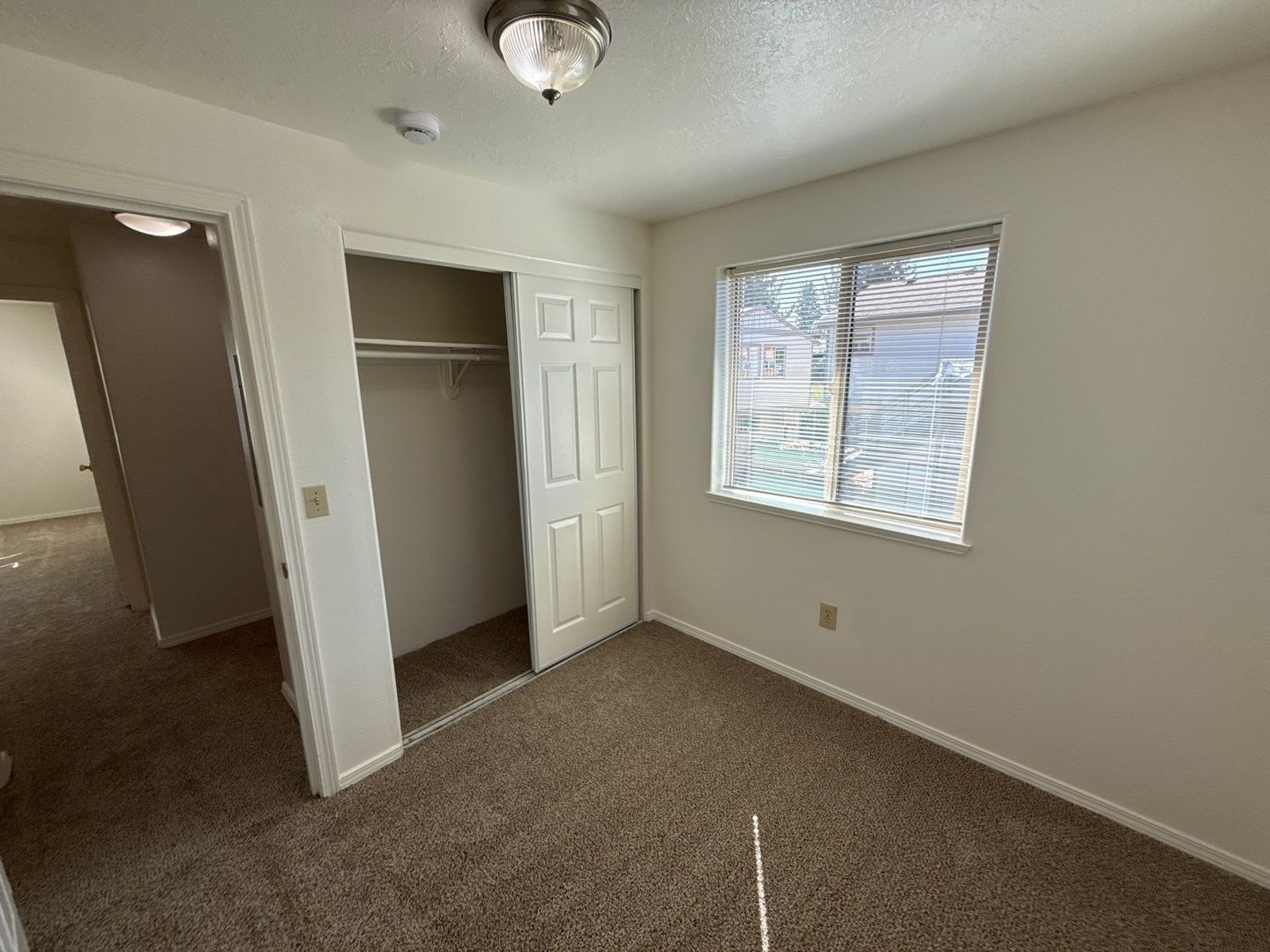 S Salem TownHouse 3 Bed, 1.5 Bath Apartment, W/D Hook-Ups, AVAILABLE NOW! property image