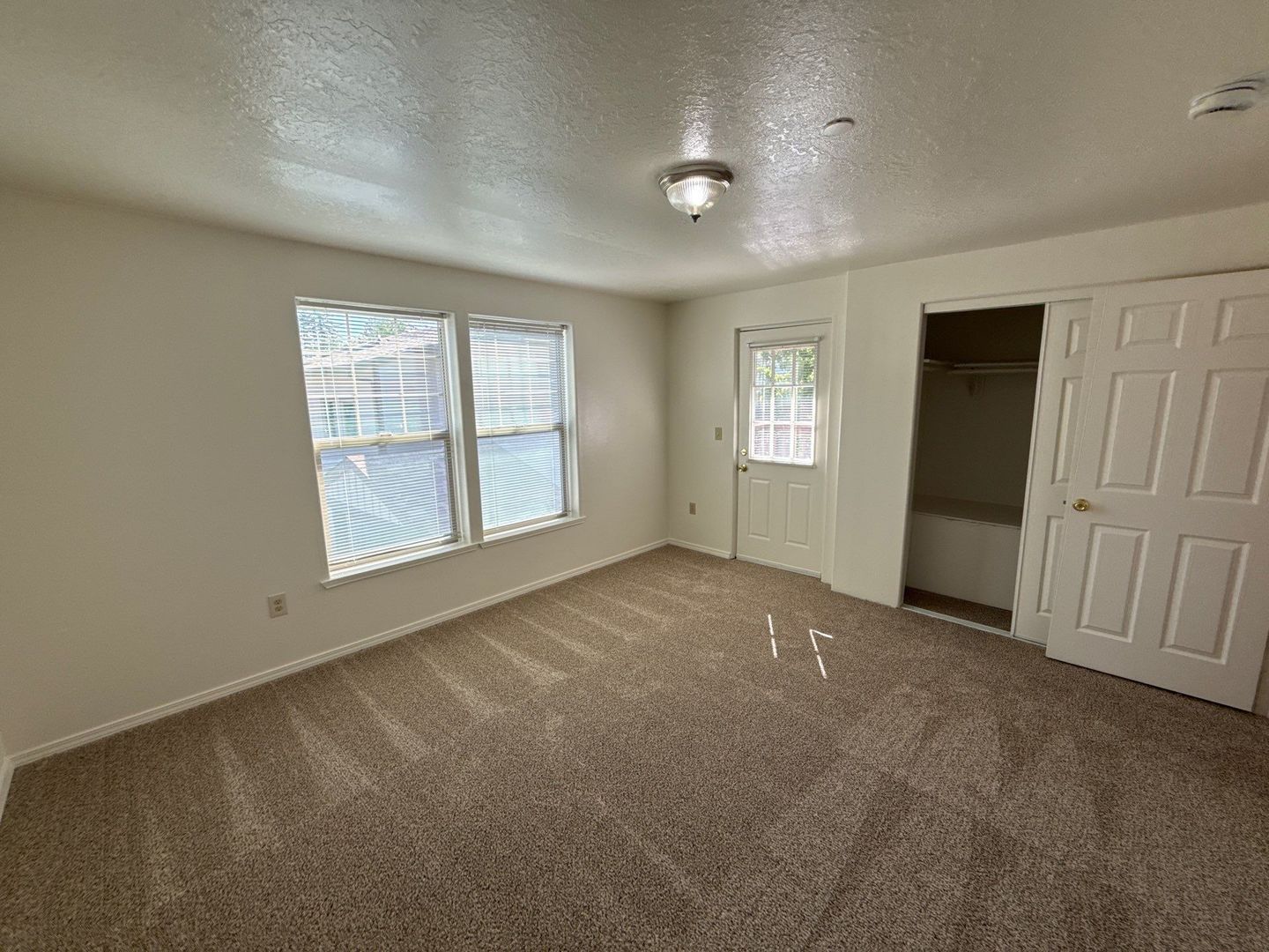 S Salem TownHouse 3 Bed, 1.5 Bath Apartment, W/D Hook-Ups, AVAILABLE NOW! property image