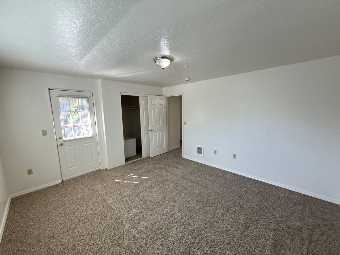 S Salem TownHouse 3 Bed, 1.5 Bath Apartment, W/D Hook-Ups, AVAILABLE NOW! property image