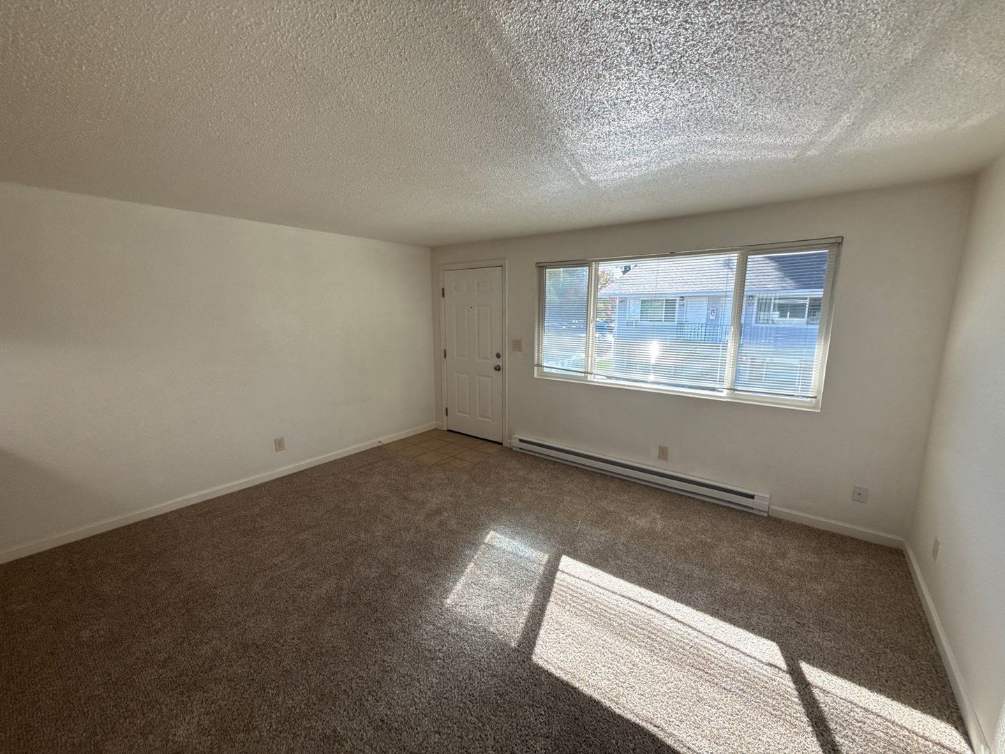 SW Albany 1 Bed, 1 Bath, 2nd Floor Apartment, Laundry On-Site, AVAILABLE NOW! property image
