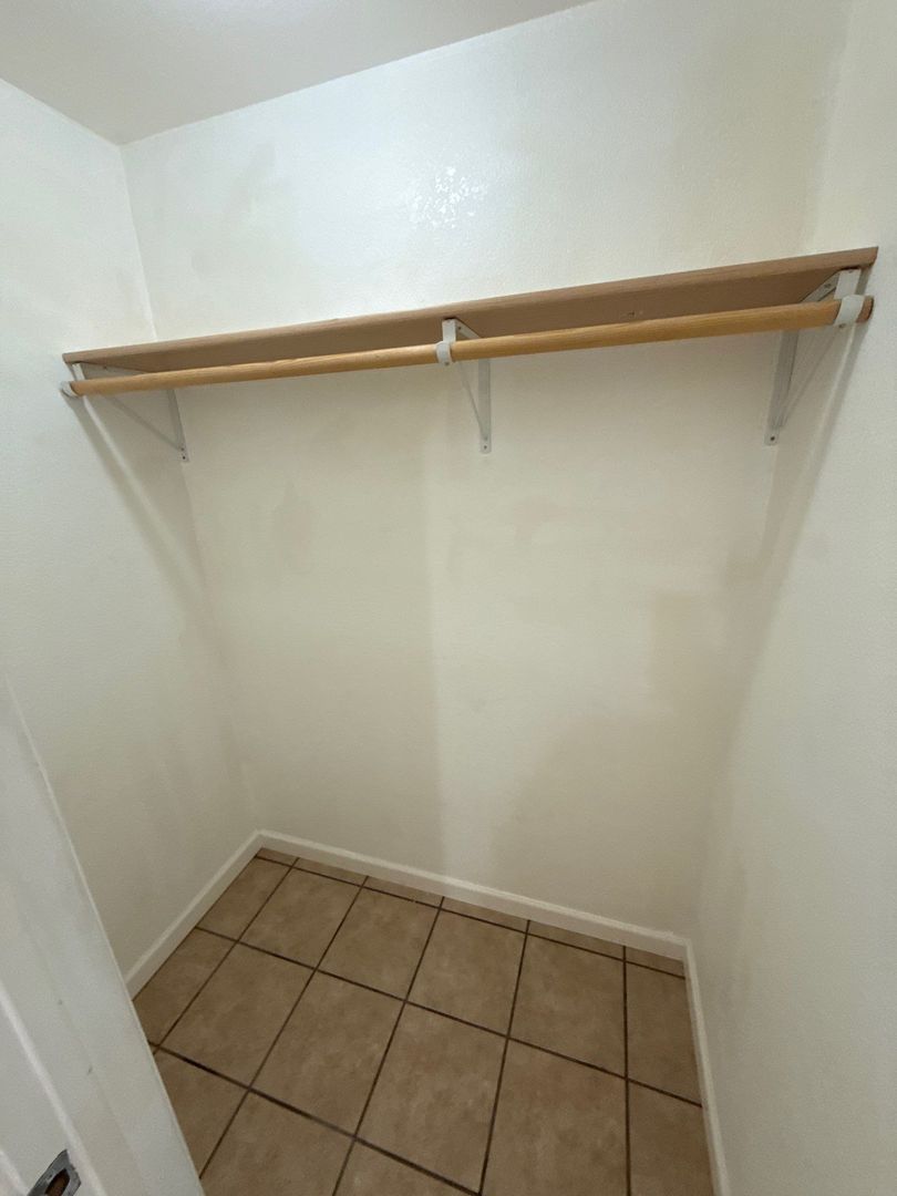 SW Albany 1 Bed, 1 Bath, 2nd Floor Apartment, Laundry On-Site, AVAILABLE NOW! property image
