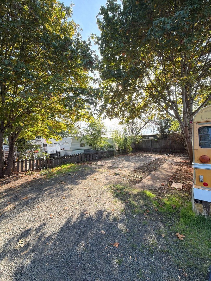 Convenient RV Space in Eugene – Available Now! (Water, Sewer & Garbage Included) property image