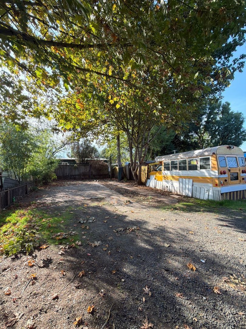 Convenient RV Space in Eugene – Available Now! (Water, Sewer & Garbage Included) property image