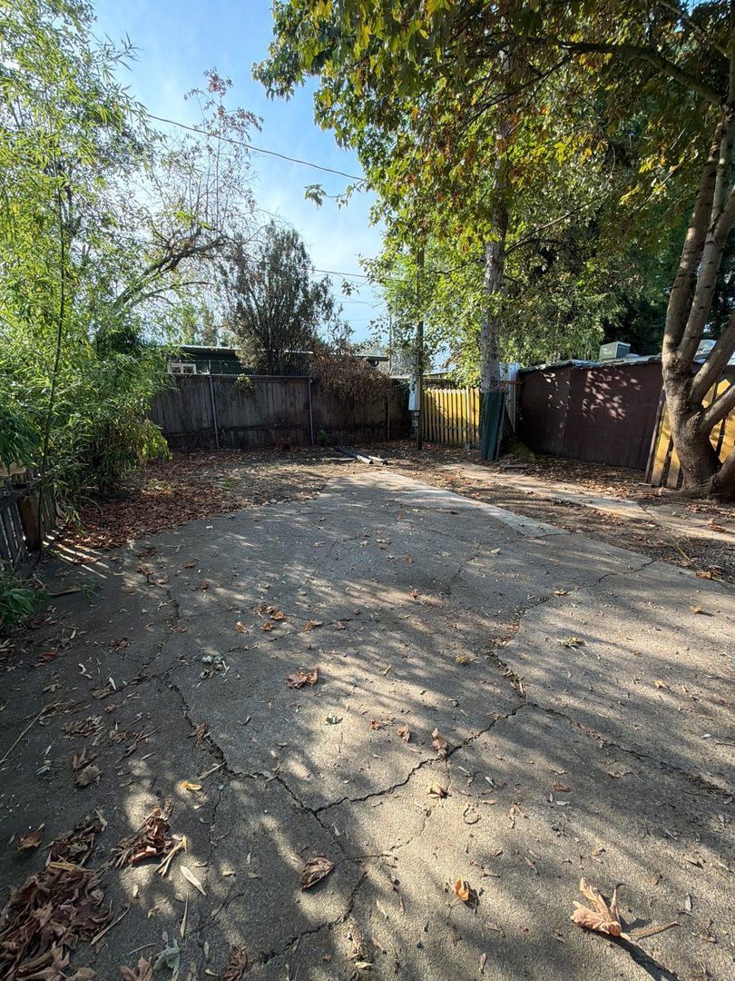 Convenient RV Space in Eugene – Available Now! (Water, Sewer & Garbage Included) property image