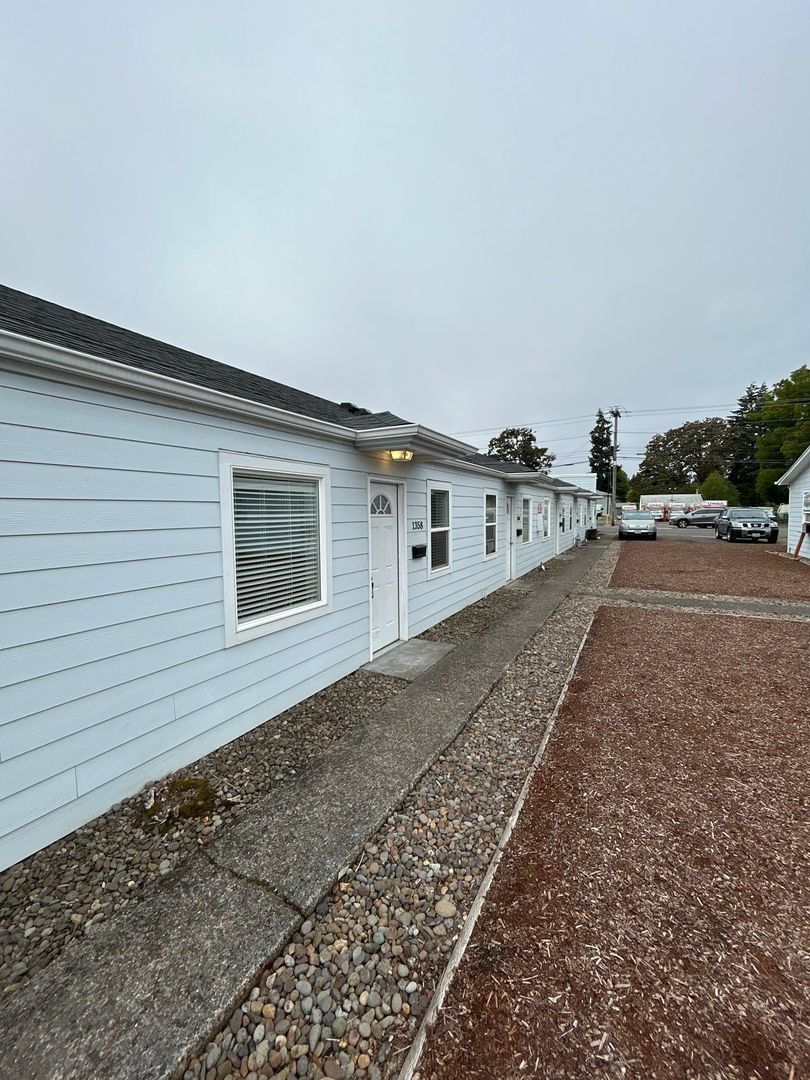 $925 First 3 Months, SE Salem, 1 Bed 1 Bath, Apartment Complex, AVAILABLE NOW! property image