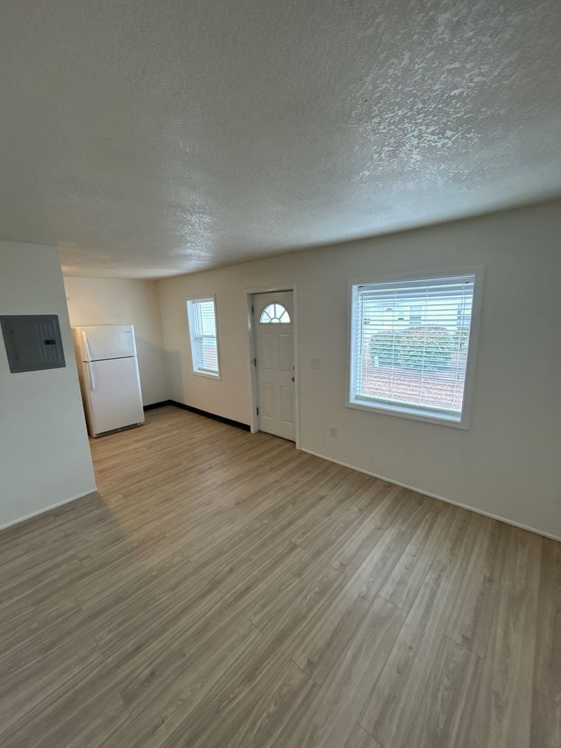 $925 First 3 Months, SE Salem, 1 Bed 1 Bath, Apartment Complex, AVAILABLE NOW! property image