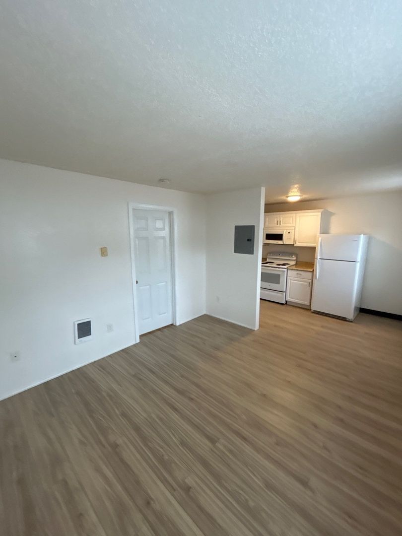 $925 First 3 Months, SE Salem, 1 Bed 1 Bath, Apartment Complex, AVAILABLE NOW! property image