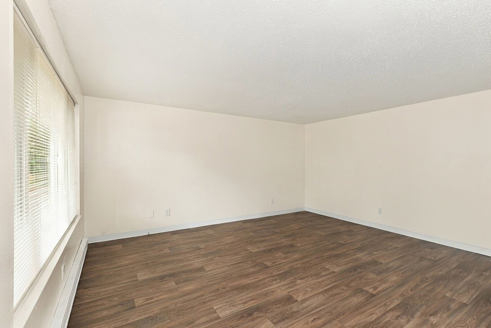 SE Salem 2 Bed 1 Bath 1 Story Complex, AVAILABLE NOW! property image