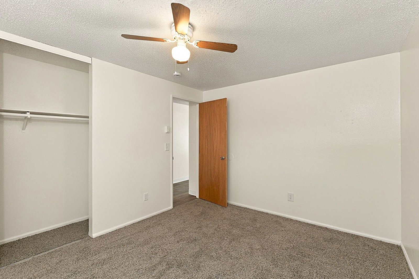 SE Salem 2 Bed 1 Bath 1 Story Complex, AVAILABLE NOW! property image