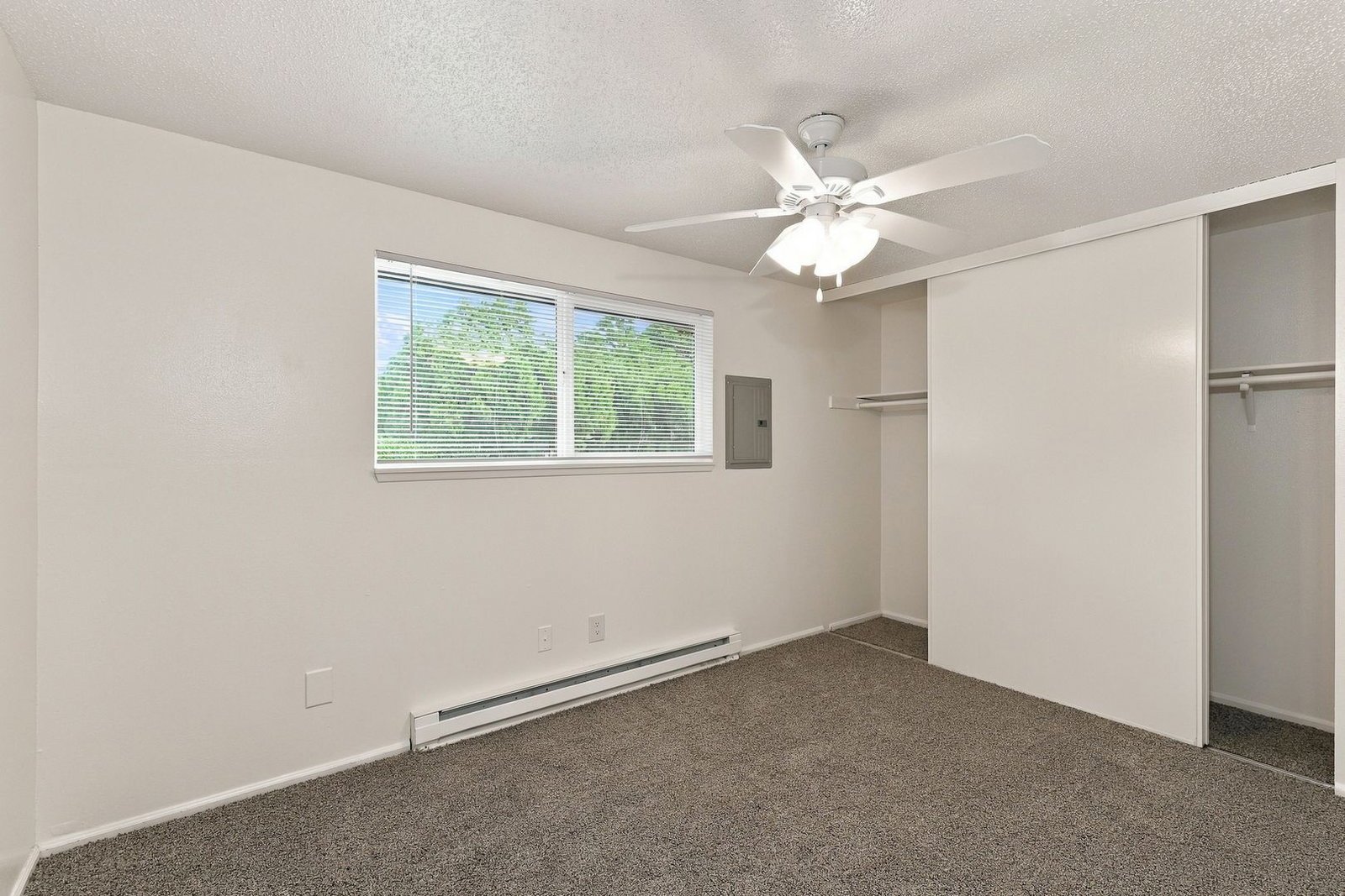 SE Salem 2 Bed 1 Bath 1 Story Complex, AVAILABLE NOW! property image