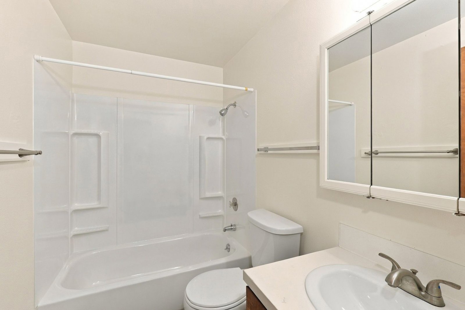SE Salem 2 Bed 1 Bath 1 Story Complex, AVAILABLE NOW! property image