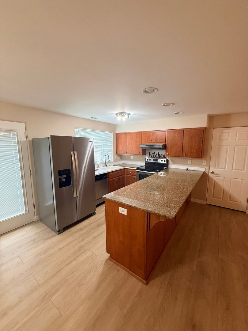 Harrisburg 3 Bed, 1.5 Bath,Fully Fenced Backyard & Private Patio, AVAILABLE NOW! property image