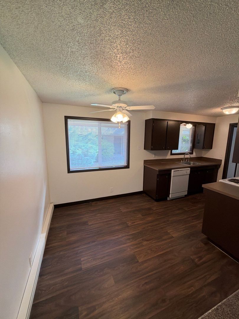 SE Salem 2 Bed, 1 Bath, 1st Floor Apartment, AVAILABLE NOW! property image