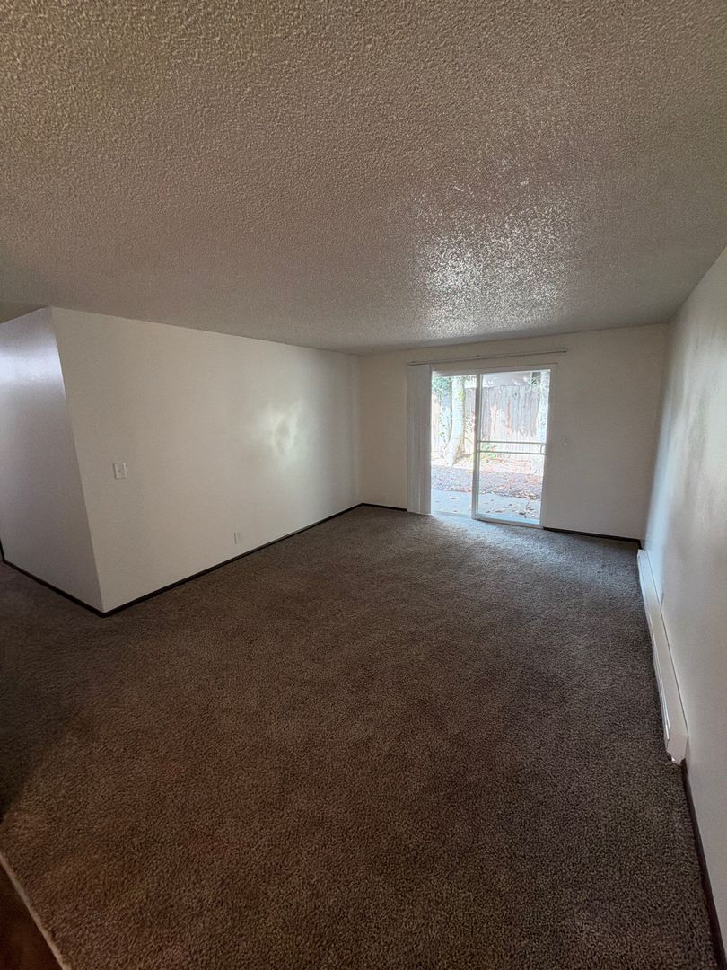 SE Salem 2 Bed, 1 Bath, 1st Floor Apartment, AVAILABLE NOW! property image