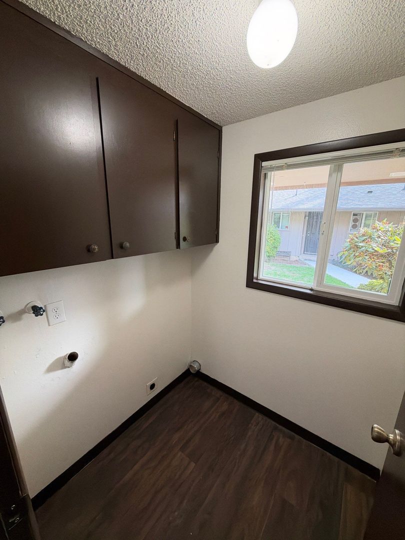 SE Salem 2 Bed, 1 Bath, 1st Floor Apartment, AVAILABLE NOW! property image