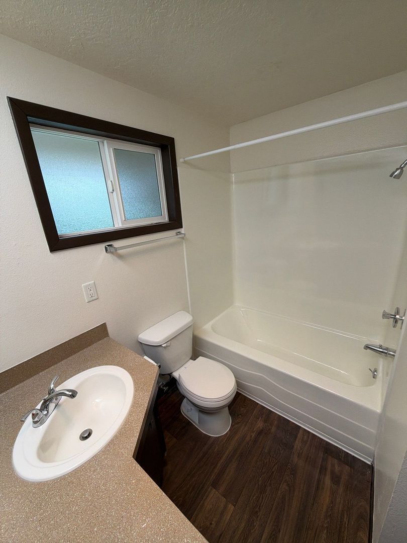 SE Salem 2 Bed, 1 Bath, 1st Floor Apartment, AVAILABLE NOW! property image