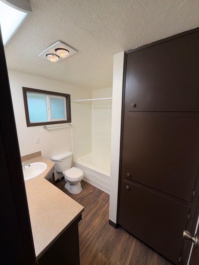 SE Salem 2 Bed, 1 Bath, 1st Floor Apartment, AVAILABLE NOW! property image