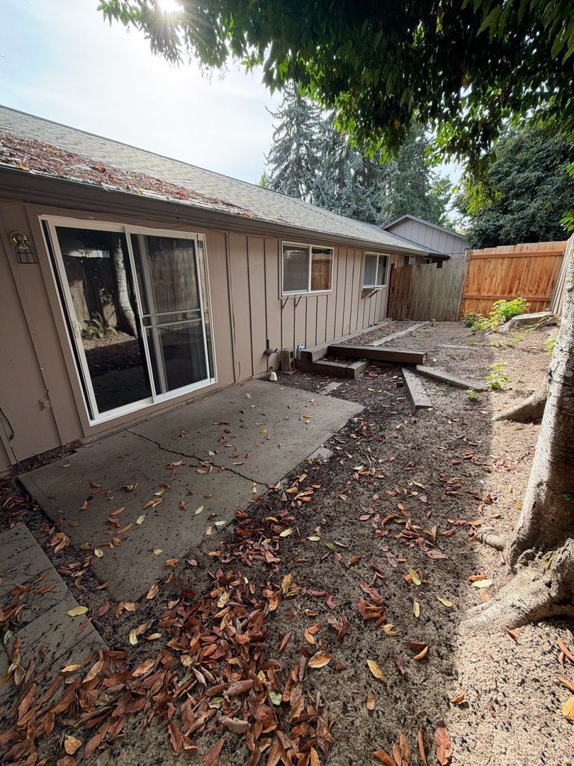 SE Salem 2 Bed, 1 Bath, 1st Floor Apartment, AVAILABLE NOW! property image