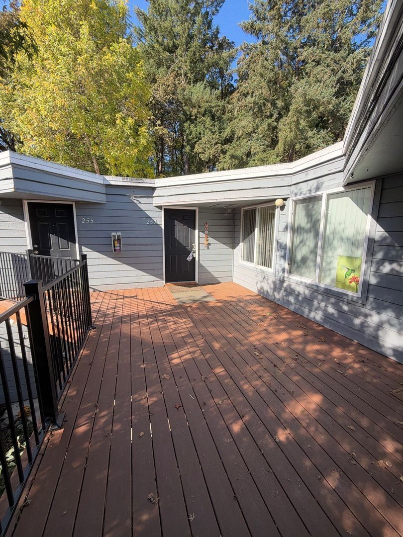 $1,045 First 3 Months, NW Salem, 2 Bed, 1 Bath, Spacious 2nd Floor Apartment, Pets are Welcome, AVAILABLE NOW! property image