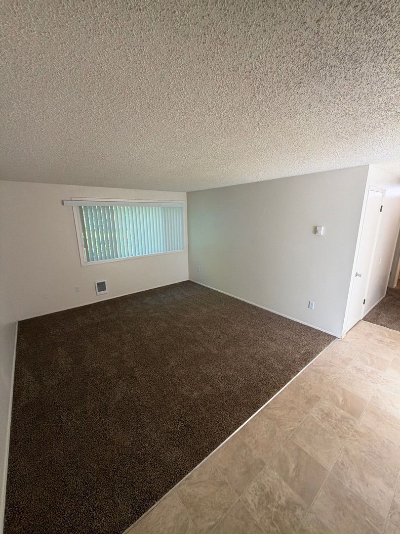 $1,045 First 3 Months, NW Salem, 2 Bed, 1 Bath, Spacious 2nd Floor Apartment, Pets are Welcome, AVAILABLE NOW! property image