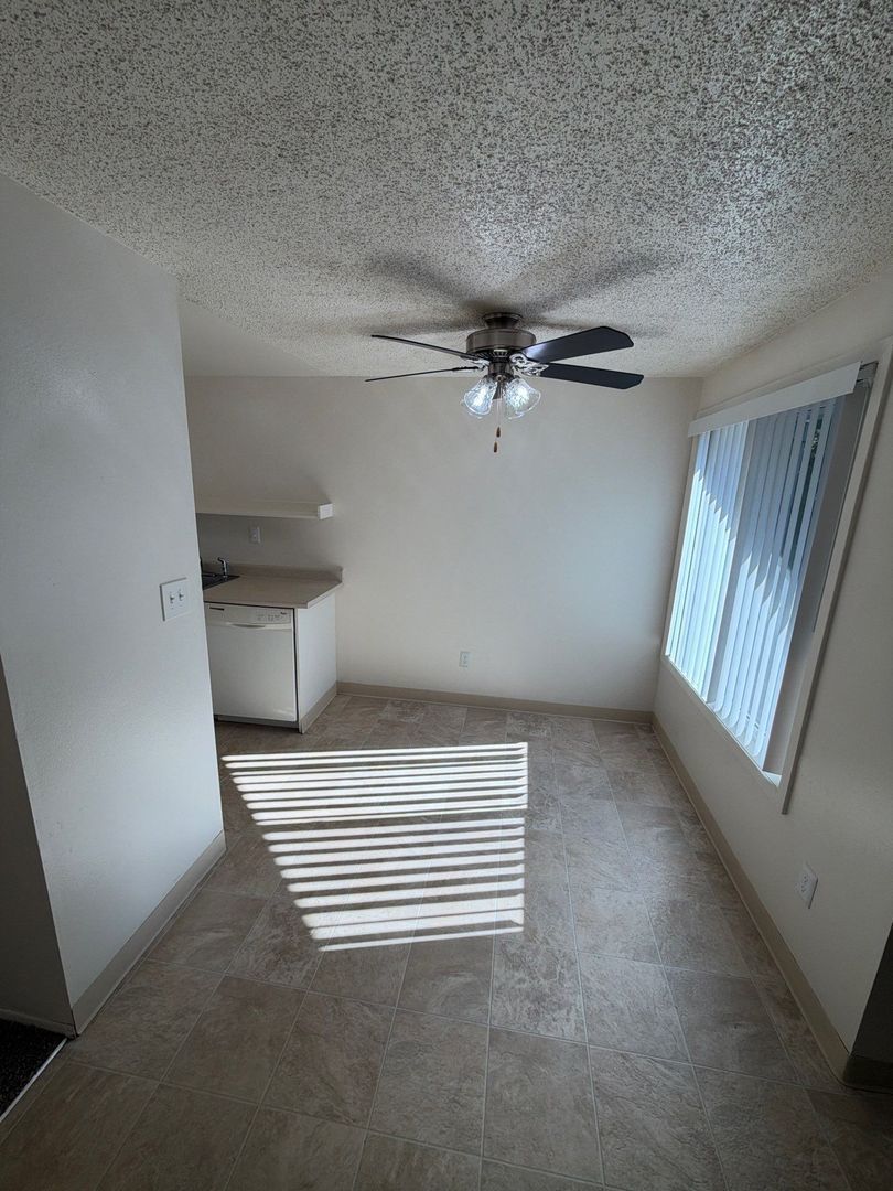 $1,045 First 3 Months, NW Salem, 2 Bed, 1 Bath, Spacious 2nd Floor Apartment, Pets are Welcome, AVAILABLE NOW! property image