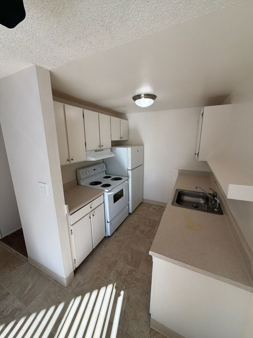 $1,045 First 3 Months, NW Salem, 2 Bed, 1 Bath, Spacious 2nd Floor Apartment, Pets are Welcome, AVAILABLE NOW! property image