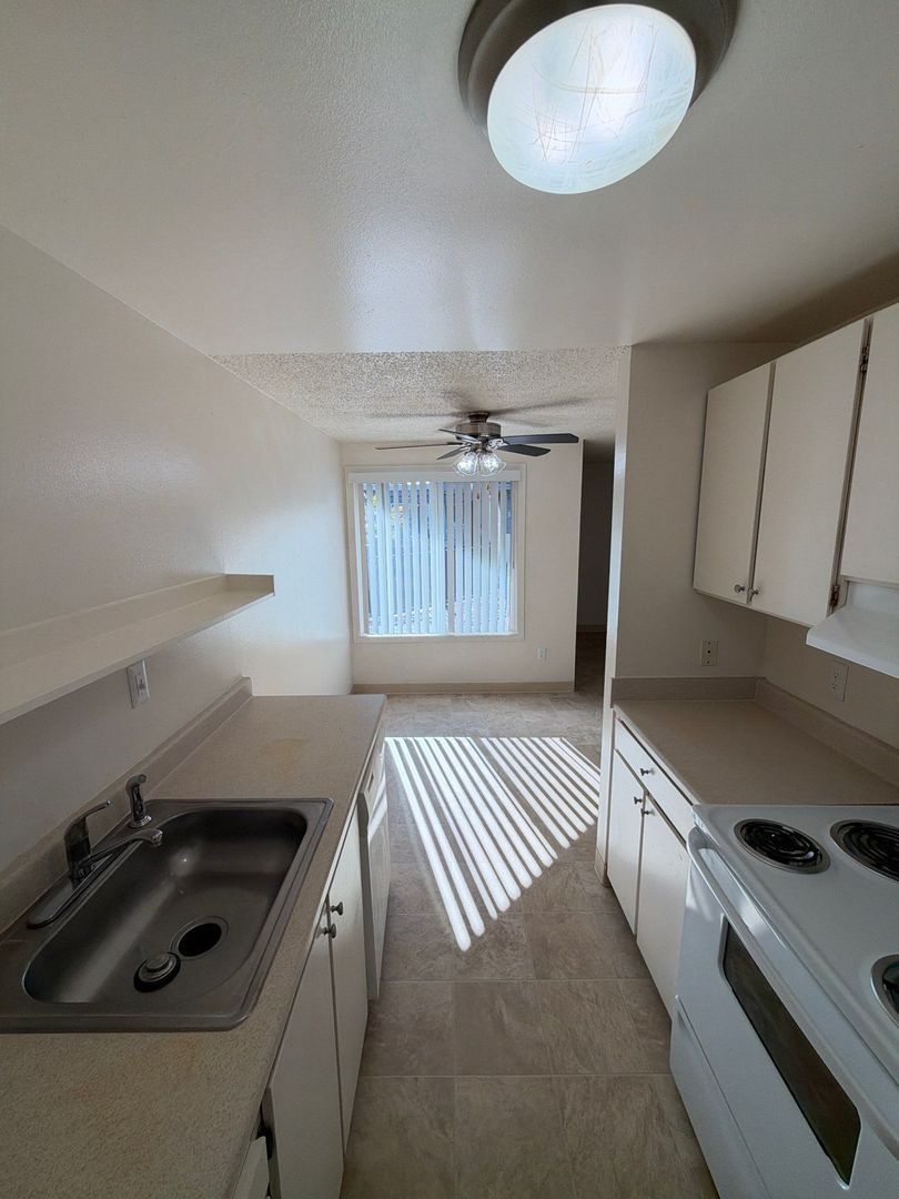 $1,045 First 3 Months, NW Salem, 2 Bed, 1 Bath, Spacious 2nd Floor Apartment, Pets are Welcome, AVAILABLE NOW! property image