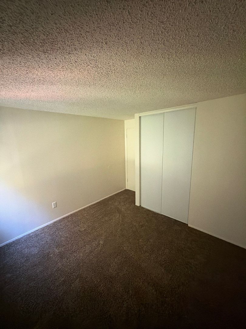 $1,045 First 3 Months, NW Salem, 2 Bed, 1 Bath, Spacious 2nd Floor Apartment, Pets are Welcome, AVAILABLE NOW! property image