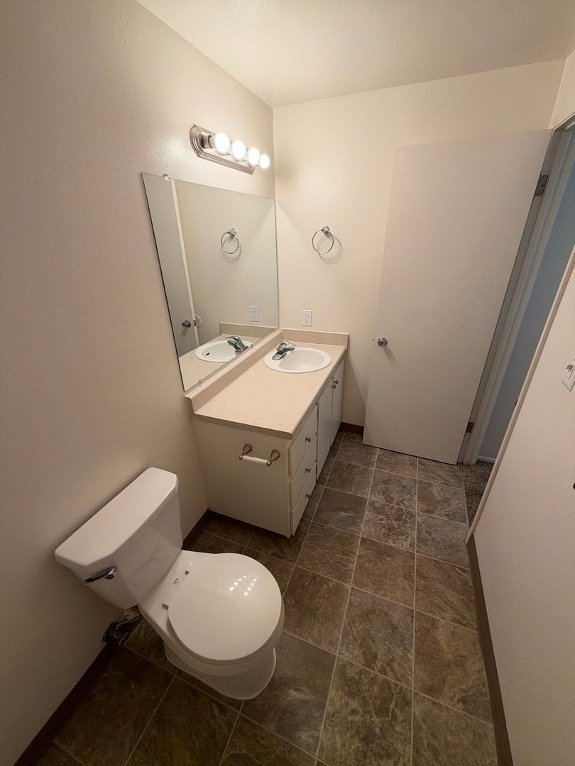 $1,045 First 3 Months, NW Salem, 2 Bed, 1 Bath, Spacious 2nd Floor Apartment, Pets are Welcome, AVAILABLE NOW! property image