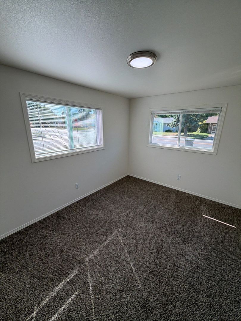 AVAILABLE NOW Corvallis! Be the First to Snag this Beautifully Fully Remodeled 2 Bed, 1 Bath unit with convenient in-unit Washer & Dryer. property image