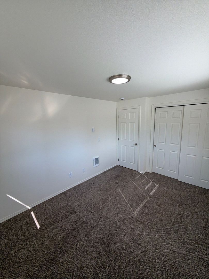 AVAILABLE NOW Corvallis! Be the First to Snag this Beautifully Fully Remodeled 2 Bed, 1 Bath unit with convenient in-unit Washer & Dryer. property image