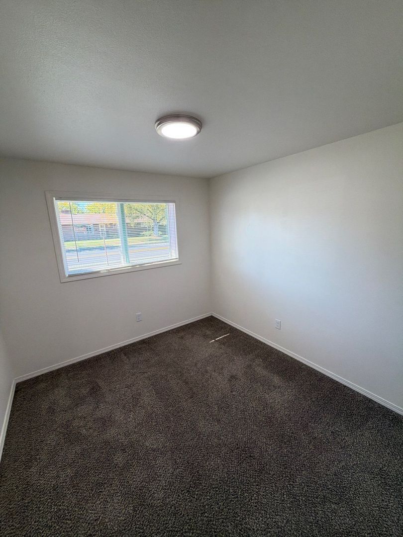AVAILABLE NOW Corvallis! Be the First to Snag this Beautifully Fully Remodeled 2 Bed, 1 Bath unit with convenient in-unit Washer & Dryer. property image