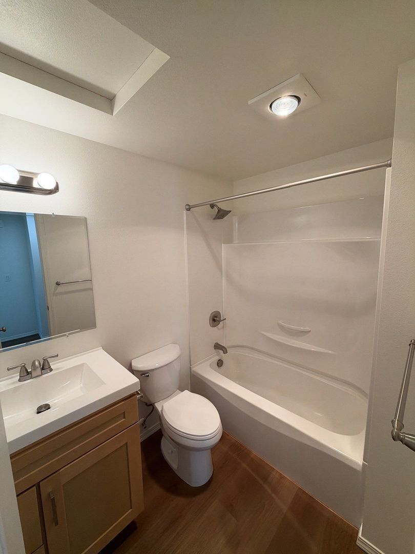 AVAILABLE NOW Corvallis! Be the First to Snag this Beautifully Fully Remodeled 2 Bed, 1 Bath unit with convenient in-unit Washer & Dryer. property image