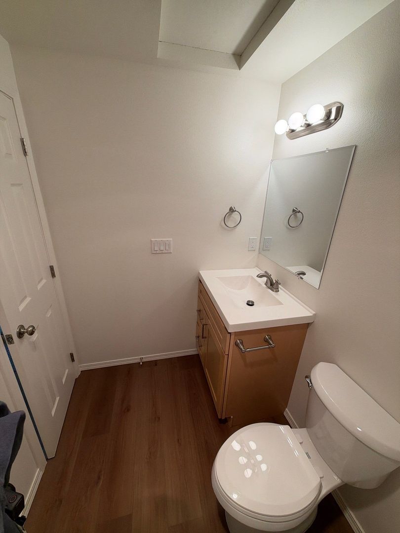 AVAILABLE NOW Corvallis! Be the First to Snag this Beautifully Fully Remodeled 2 Bed, 1 Bath unit with convenient in-unit Washer & Dryer. property image
