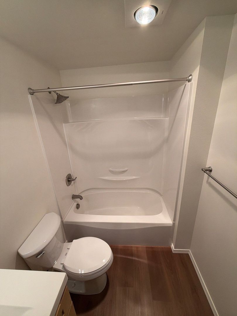 AVAILABLE NOW Corvallis! Be the First to Snag this Beautifully Fully Remodeled 2 Bed, 1 Bath unit with convenient in-unit Washer & Dryer. property image