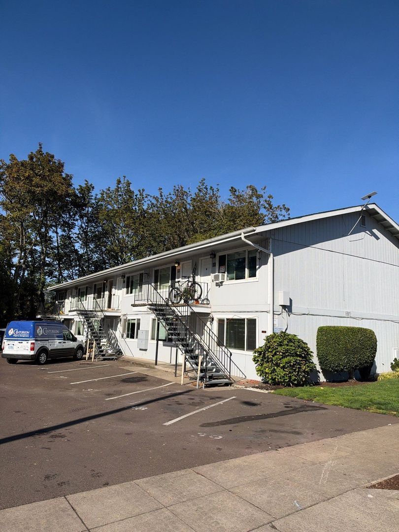 SW Albany, 1 Bed, 1 Bath, Spacious 1st Floor Apartment, Flat Fee for W/S/G, AVAILABLE NOW! property image