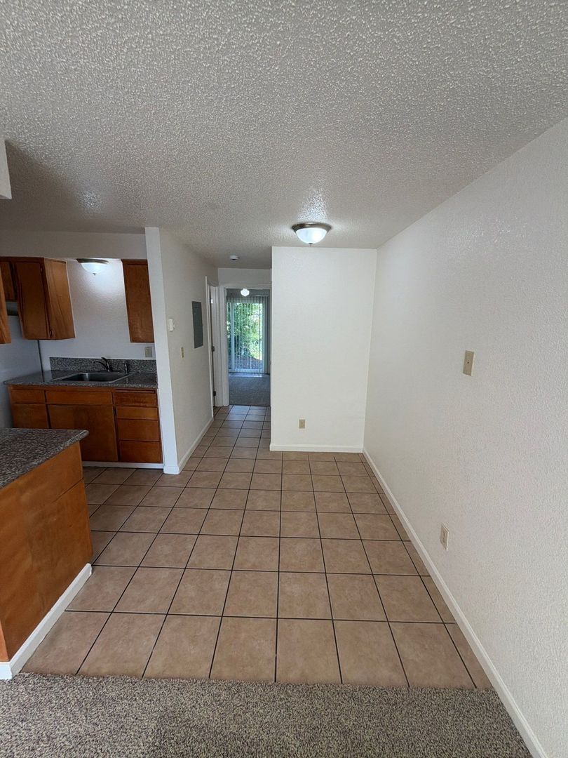SW Albany, 1 Bed, 1 Bath, Spacious 1st Floor Apartment, Flat Fee for W/S/G, AVAILABLE NOW! property image