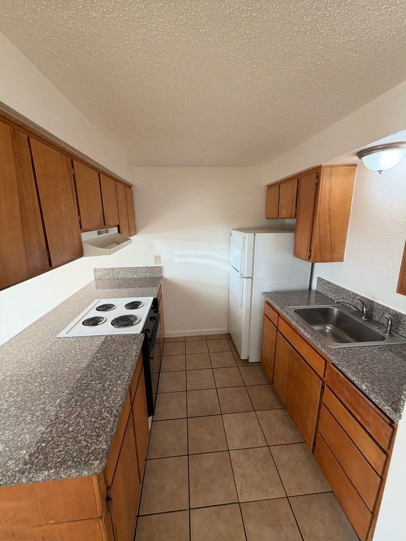 SW Albany, 1 Bed, 1 Bath, Spacious 1st Floor Apartment, Flat Fee for W/S/G, AVAILABLE NOW! property image