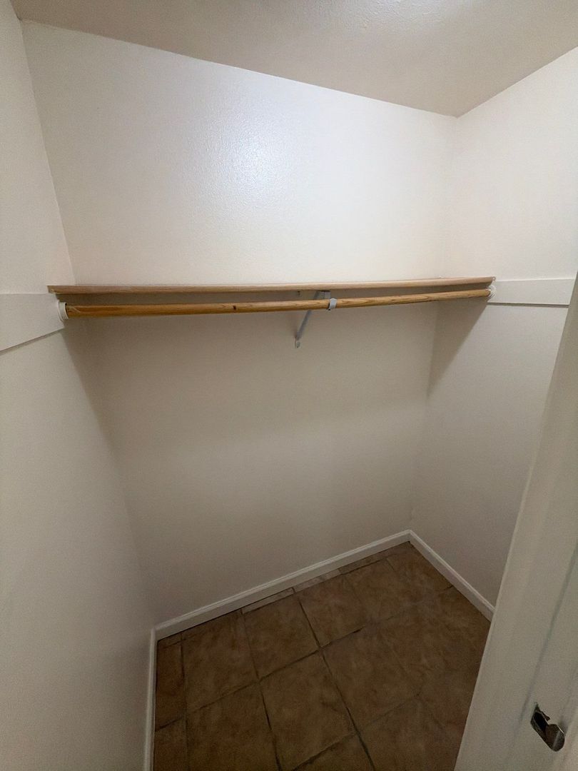 SW Albany, 1 Bed, 1 Bath, Spacious 1st Floor Apartment, Flat Fee for W/S/G, AVAILABLE NOW! property image