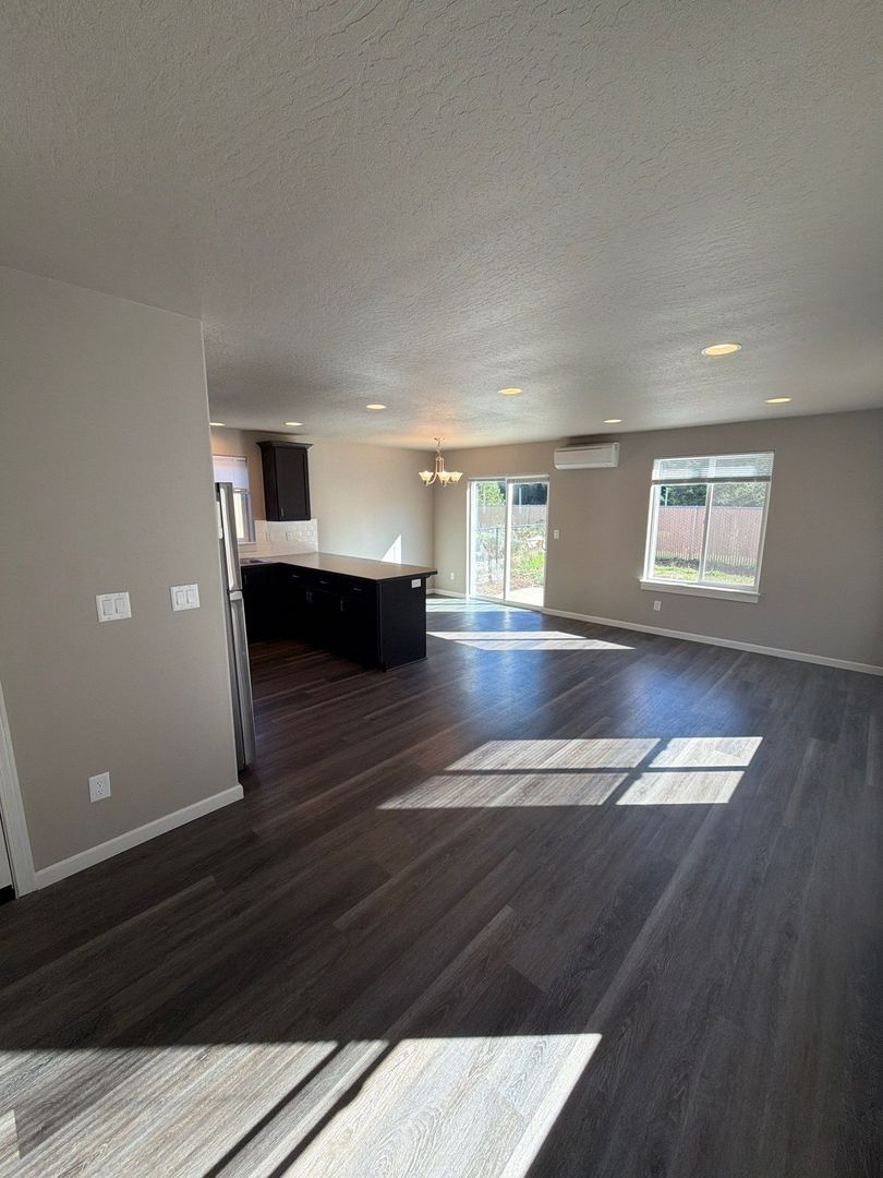 AVAILABLE NOW in Eugene! | Spacious 4 BD / 2.5 BA Single Family Home | Pets Welcome! property image