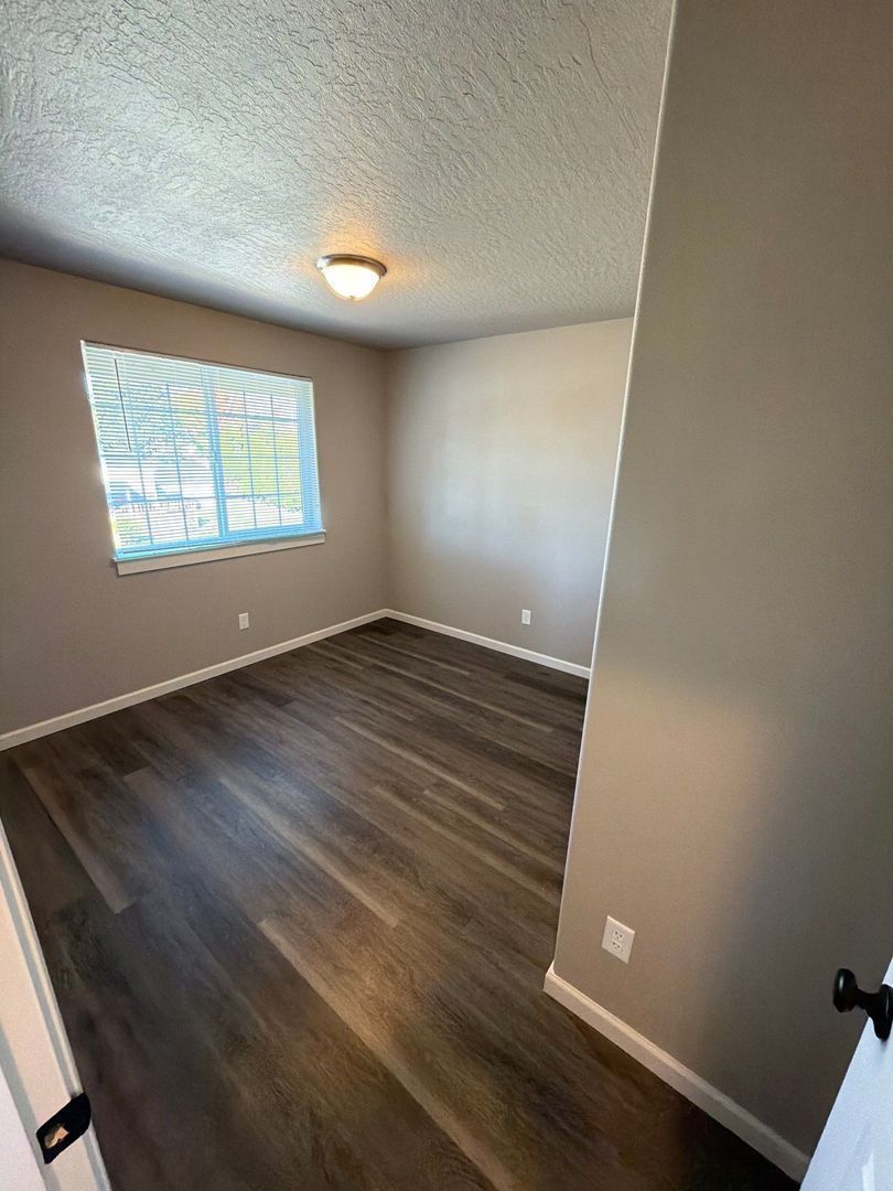 AVAILABLE NOW in Eugene! | Spacious 4 BD / 2.5 BA Single Family Home | Pets Welcome! property image