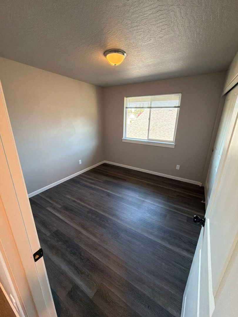 AVAILABLE NOW in Eugene! | Spacious 4 BD / 2.5 BA Single Family Home | Pets Welcome! property image
