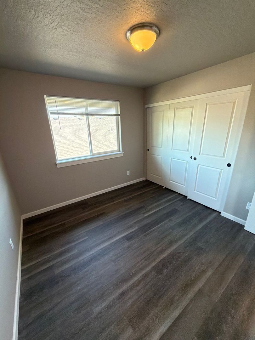 AVAILABLE NOW in Eugene! | Spacious 4 BD / 2.5 BA Single Family Home | Pets Welcome! property image