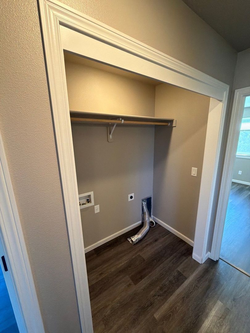 AVAILABLE NOW in Eugene! | Spacious 4 BD / 2.5 BA Single Family Home | Pets Welcome! property image