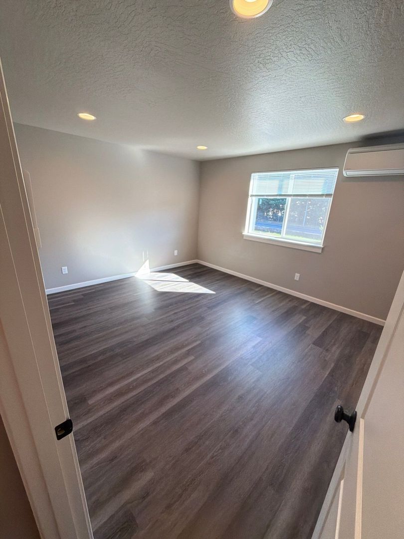 AVAILABLE NOW in Eugene! | Spacious 4 BD / 2.5 BA Single Family Home | Pets Welcome! property image